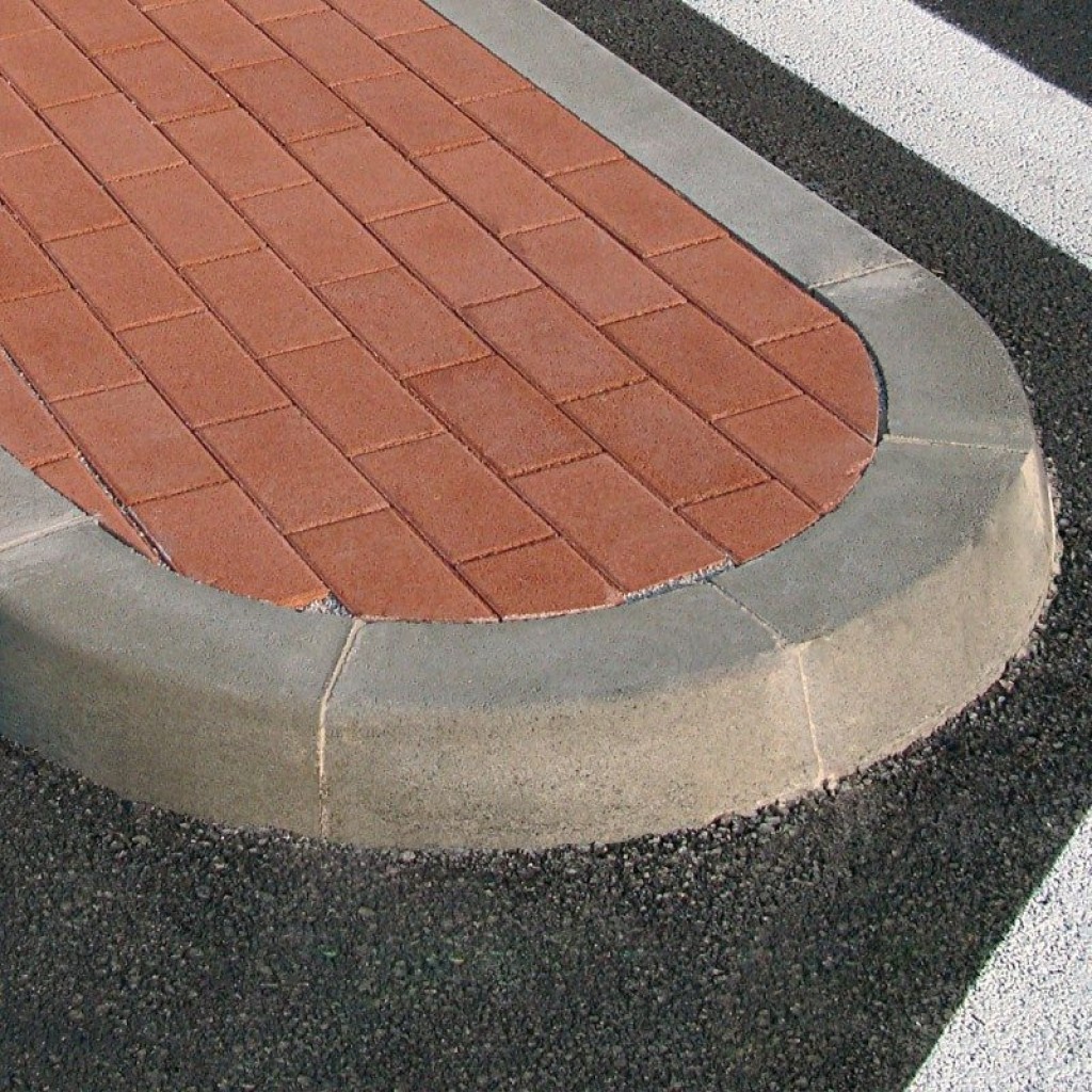 Semmelrock Íves útszegély 39 x 25 x 15